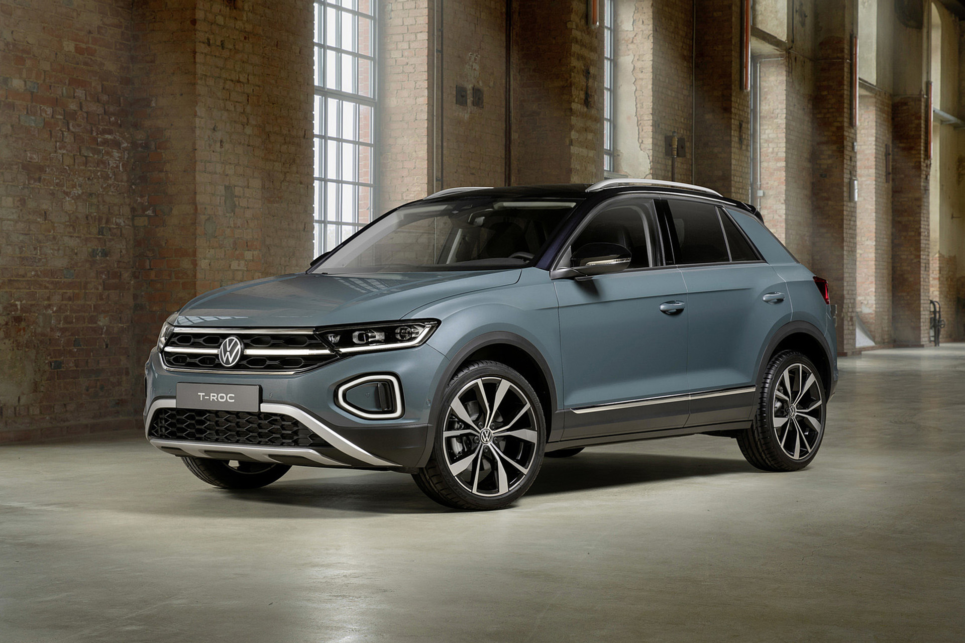 Download 2022 Volkswagen T-Roc - Front Three-Quarter HD Wallpaper 1921x1280 #23