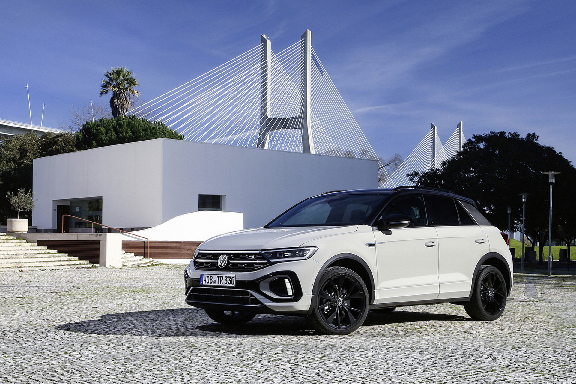 Download 2022 Volkswagen T-Roc - Front Three-Quarter HD Wallpaper 1921x1281 #8