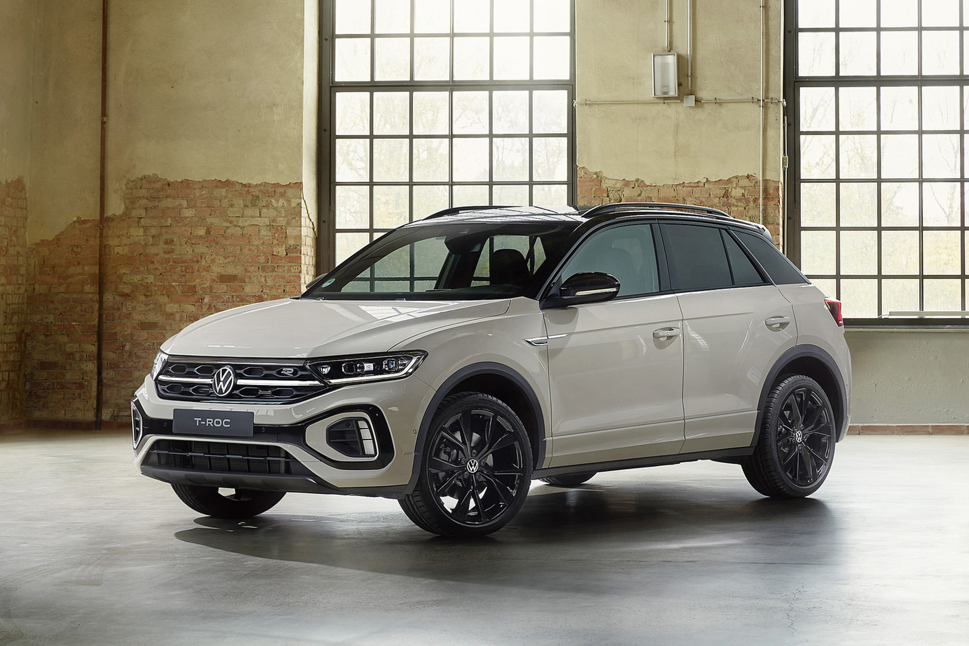 Download 2022 Volkswagen T-Roc - Front Three-Quarter HD Wallpaper 1921x1281 #25