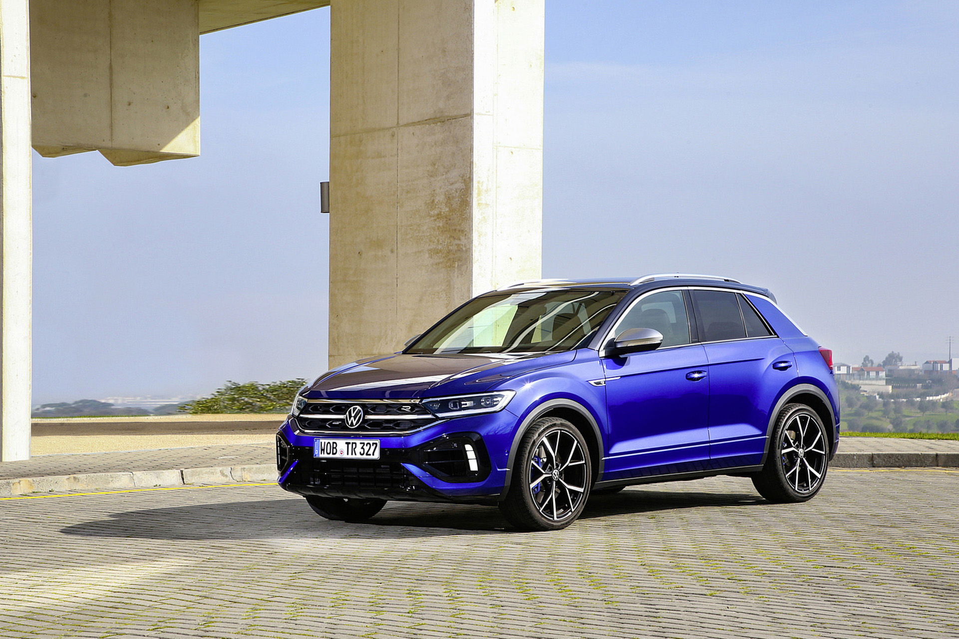 Download 2022 Volkswagen T-Roc R - Front Three-Quarter HD Wallpaper 1921x1281 #15