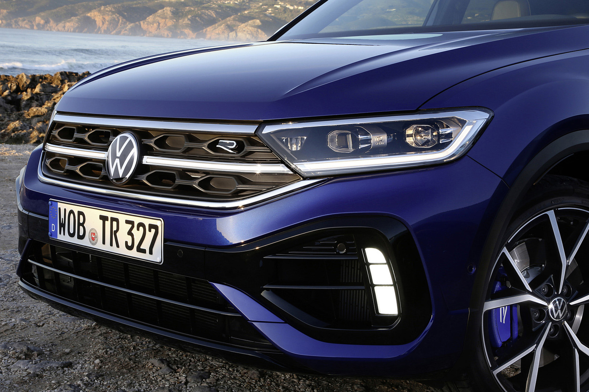 Download 2022 Volkswagen T-Roc R - Front HD Wallpaper 1921x1280 #18