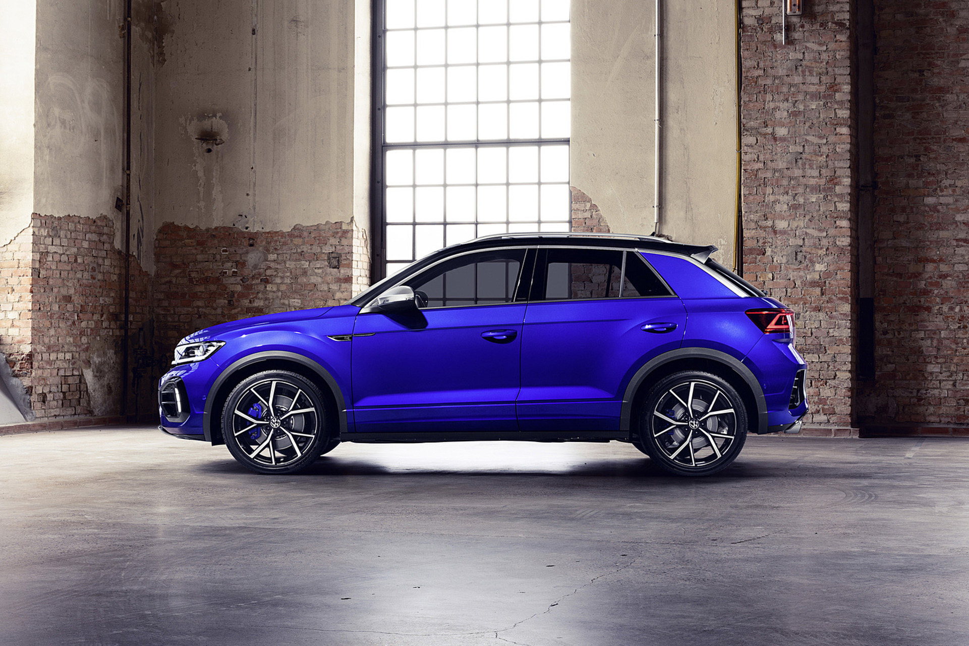 Download 2022 Volkswagen T-Roc R - Side HD Wallpaper 1921x1281 #17
