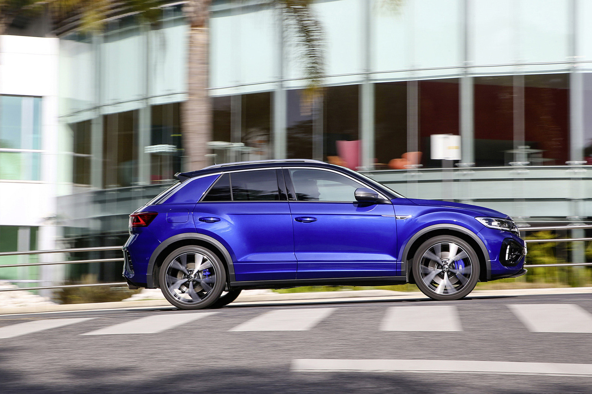 Download 2022 Volkswagen T-Roc R - Side HD Wallpaper 1921x1281 #10
