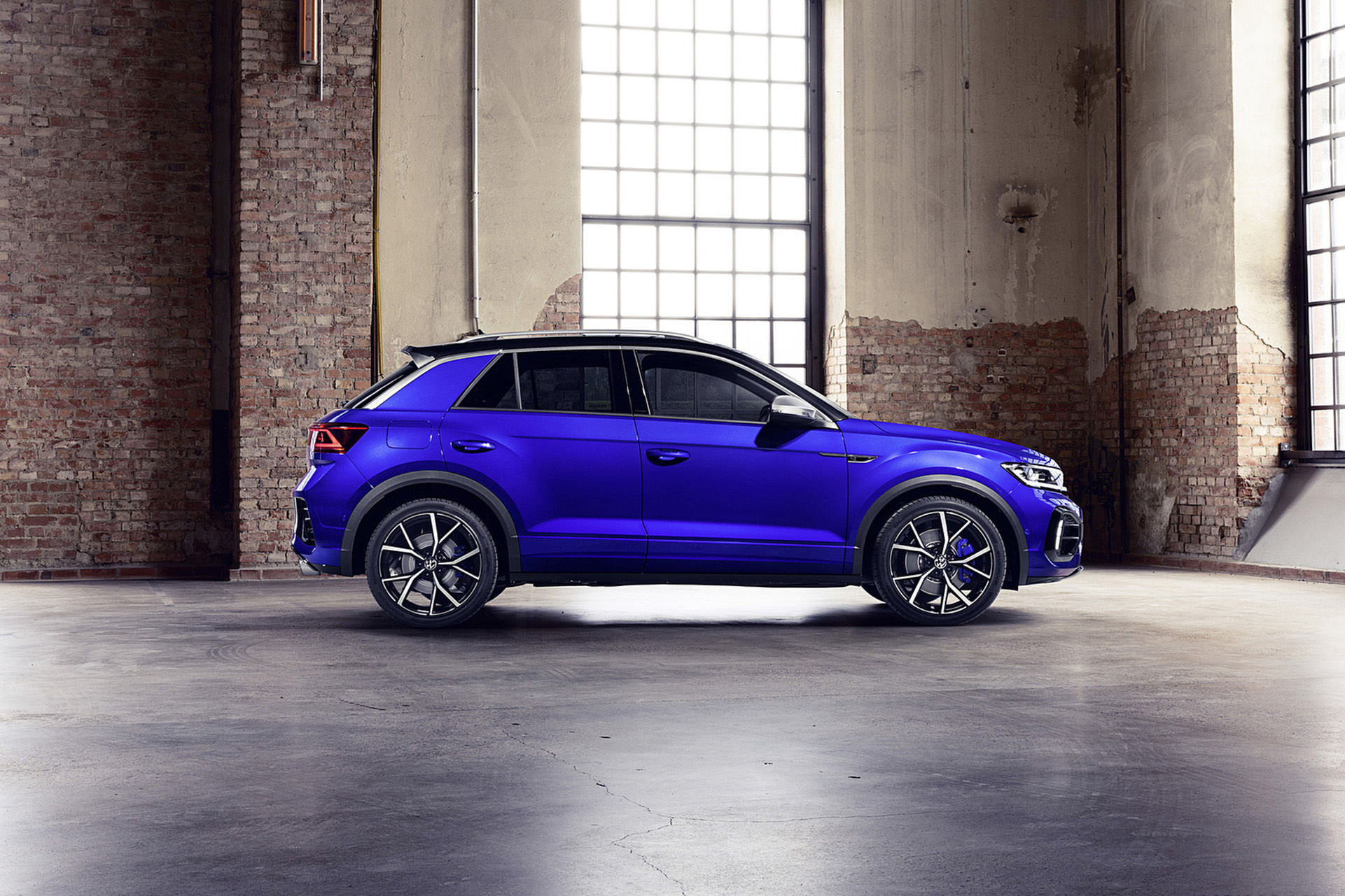 Download 2022 Volkswagen T-Roc R - Side HD Wallpaper 1921x1281 #27