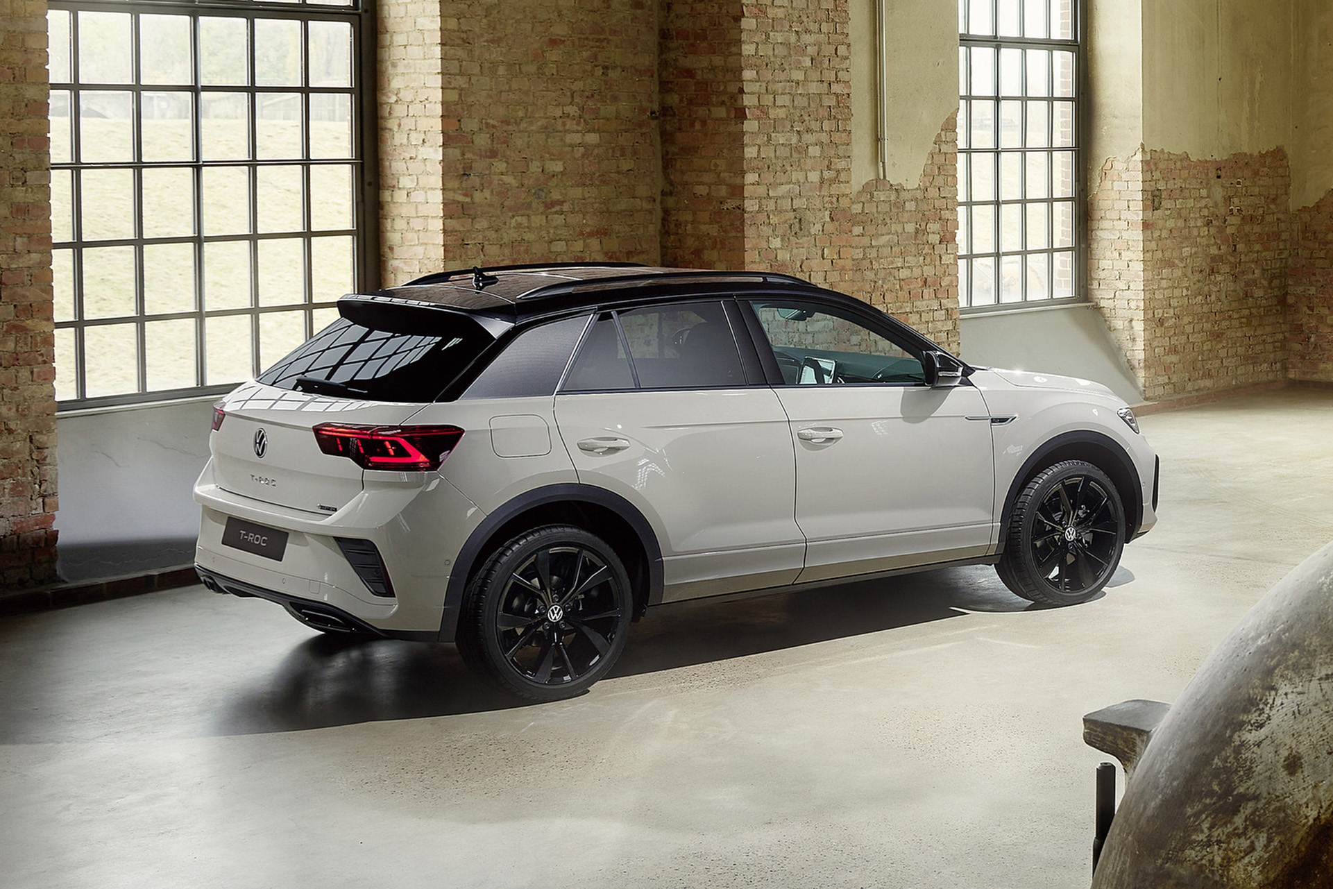 Download 2022 Volkswagen T-Roc - Rear Three-Quarter HD Wallpaper 1921x1281 #28