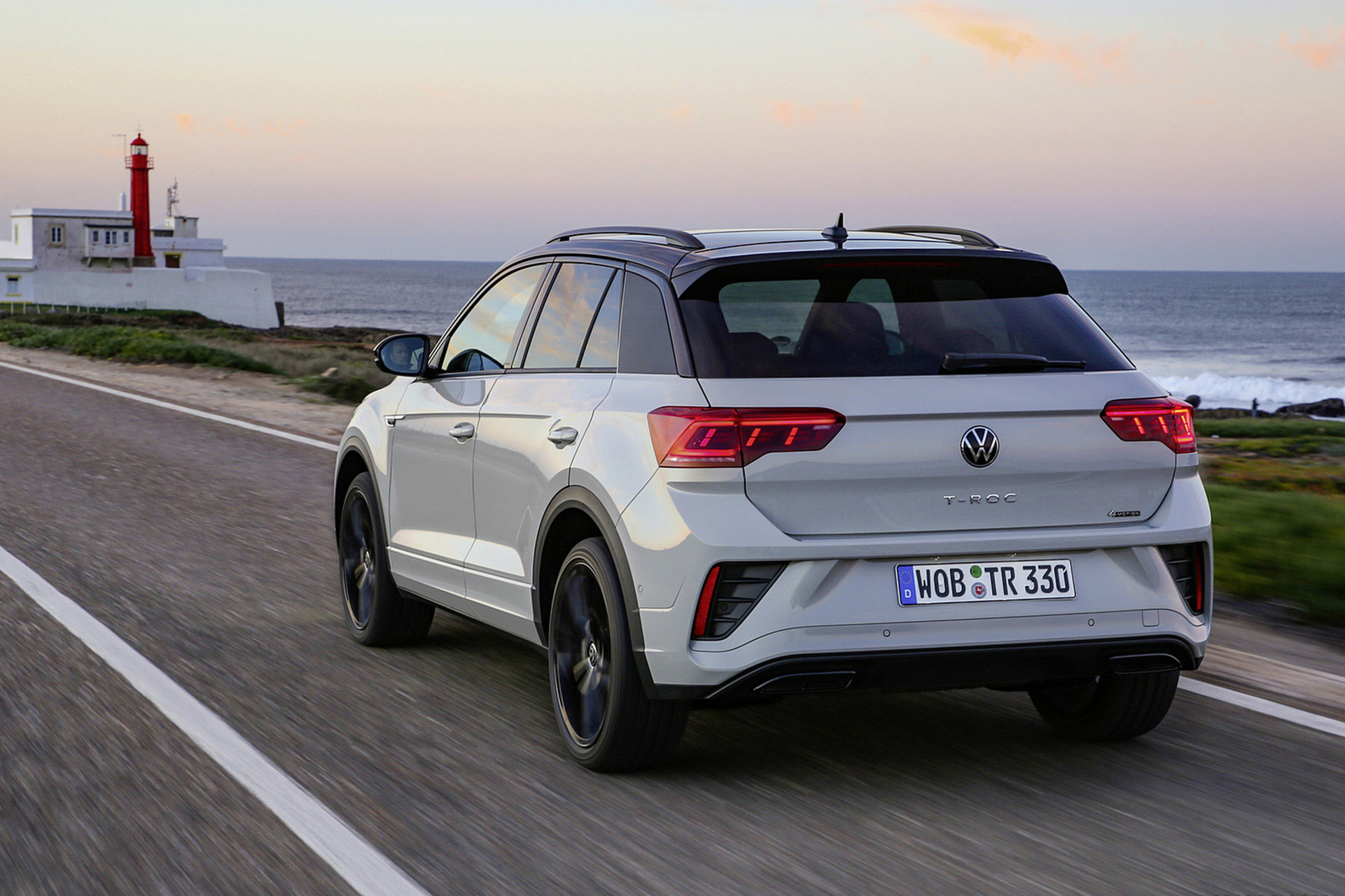 Download 2022 Volkswagen T-Roc - Rear Three-Quarter HD Wallpaper 1921x1281 #4