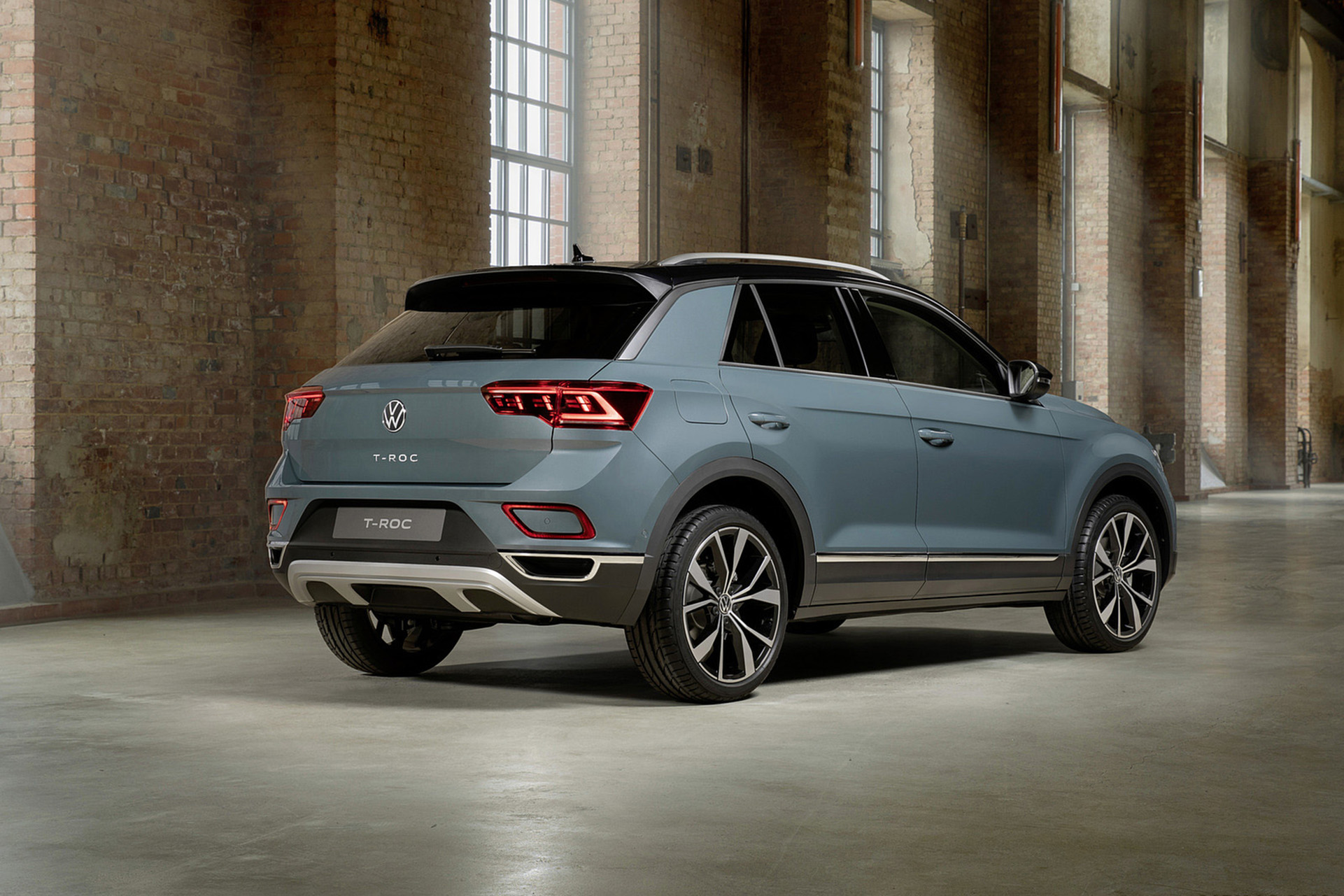 Download 2022 Volkswagen T-Roc - Rear Three-Quarter HD Wallpaper 1921x1281 #24