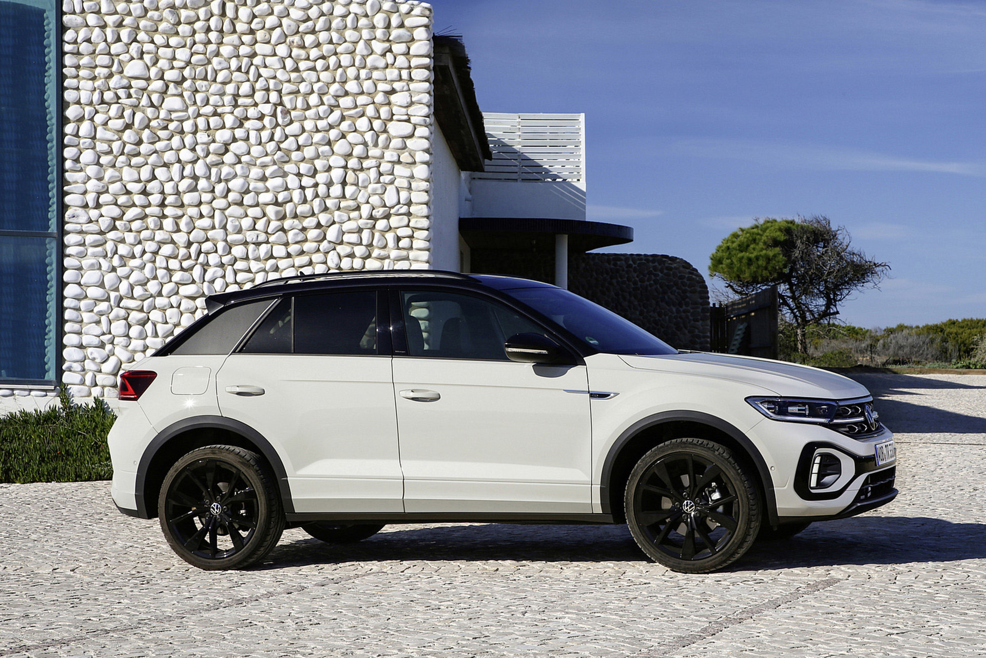 Download 2022 Volkswagen T-Roc - Side HD Wallpaper 1921x1281 #9