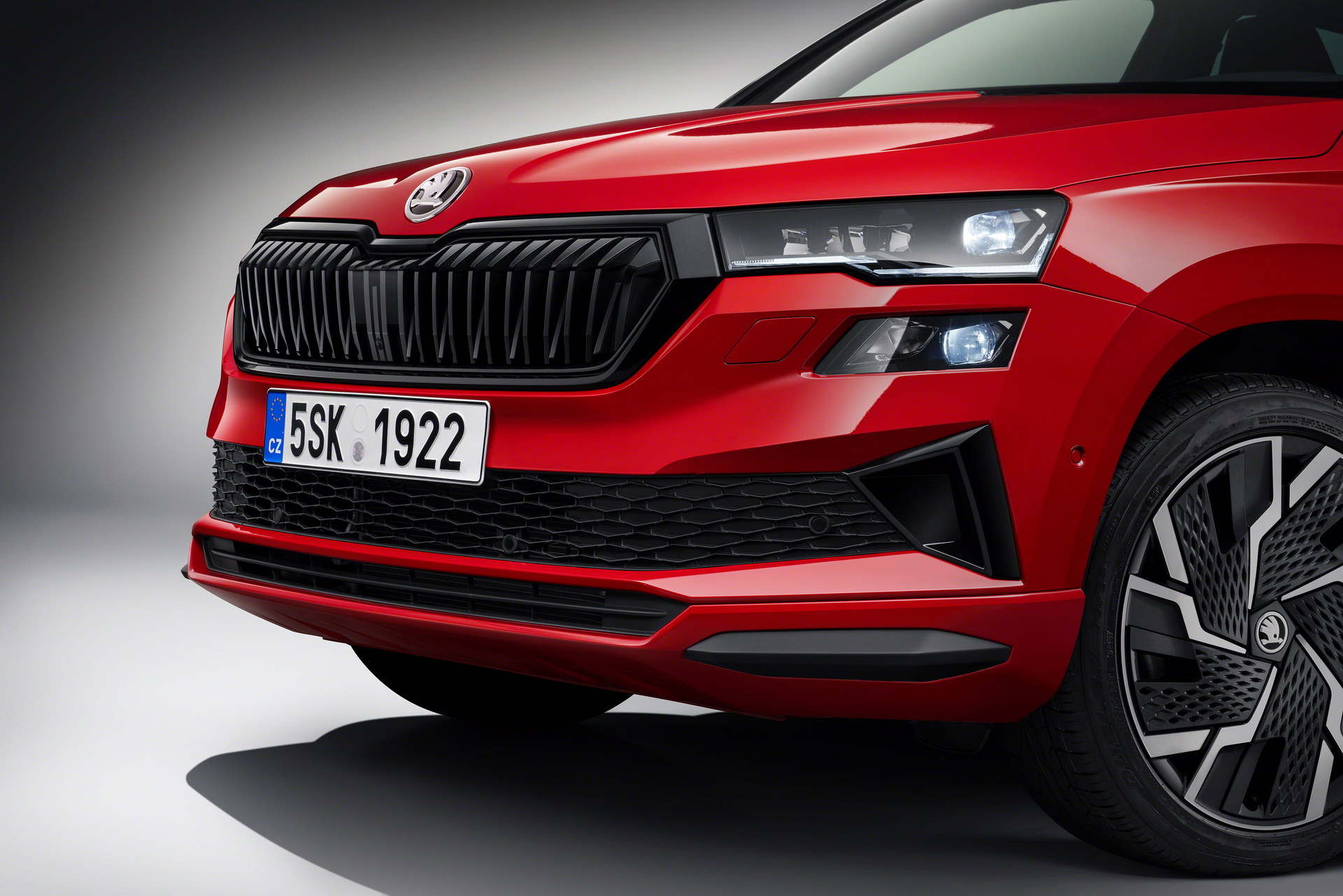 Download 2022 Škoda Karoq SPORTLINE - Front HD Wallpaper 1920x1281 #59