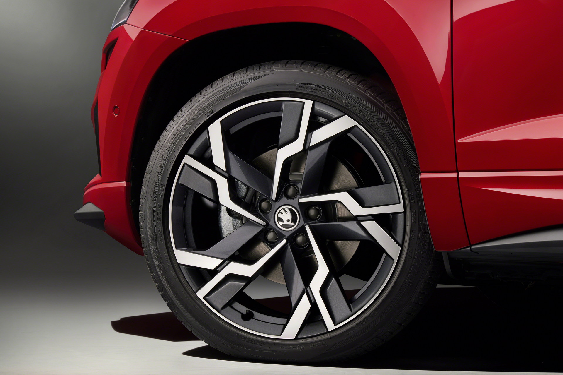 Download 2022 Škoda Karoq SPORTLINE - Wheel HD Wallpaper 1920x1281 #60