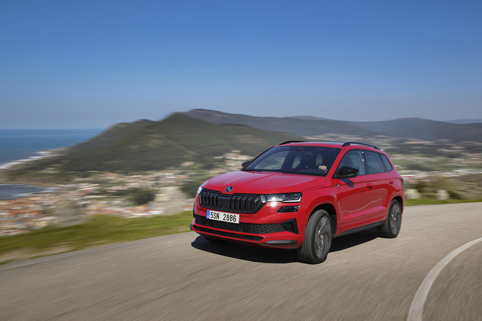 Download 2022 Škoda Karoq Sportline - Front Three-Quarter HD Wallpaper 1921x1281 #4