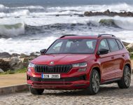 2022 Škoda Karoq Sportline - Front Three-Quarter Wallpaper 190x150