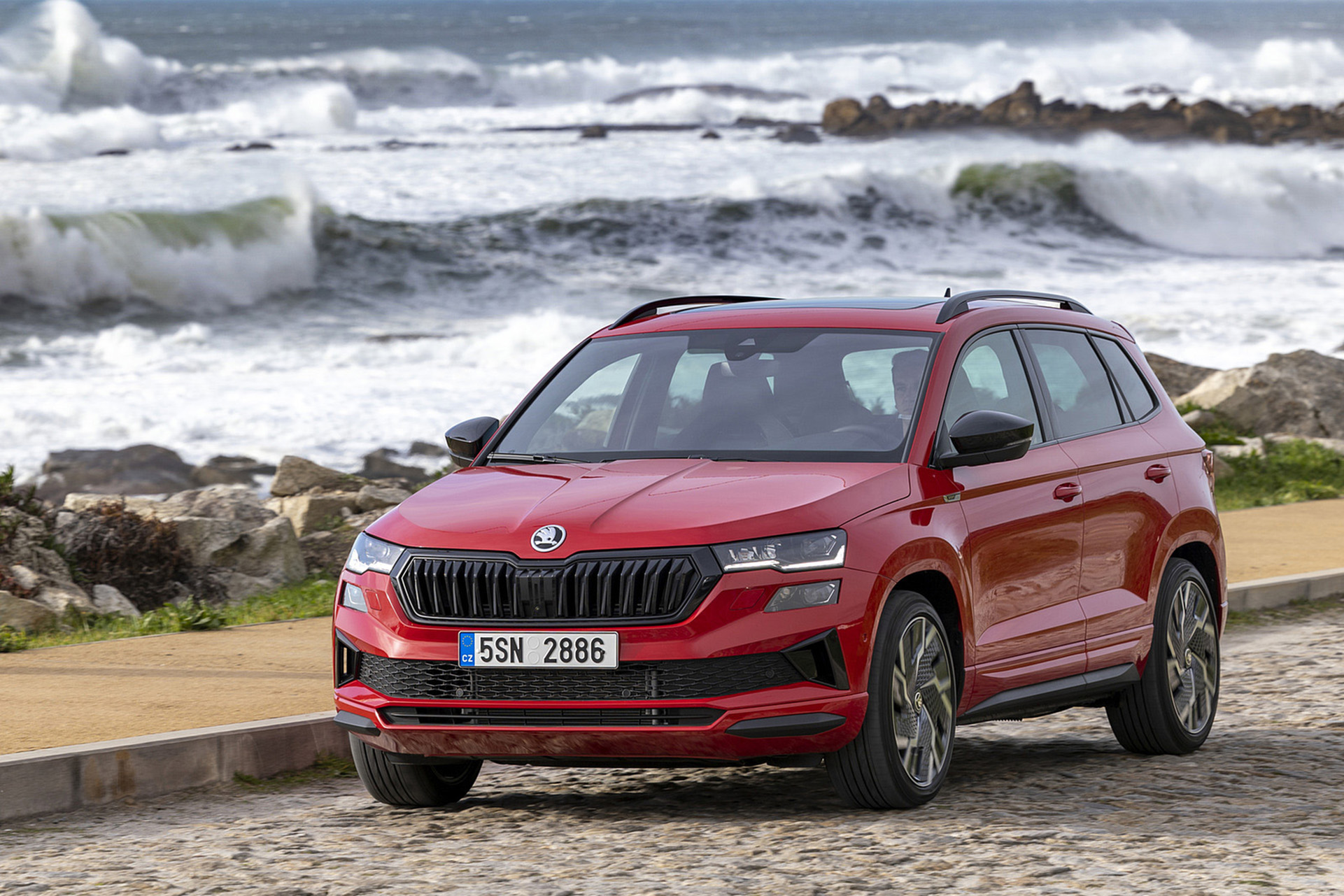 Download 2022 Škoda Karoq Sportline - Front Three-Quarter HD Wallpaper 1921x1281 #25