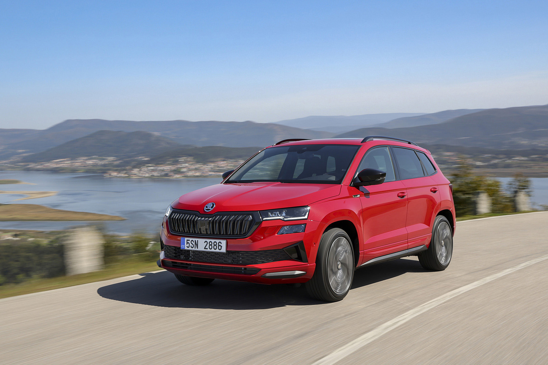 Download 2022 Škoda Karoq Sportline - Front Three-Quarter HD Wallpaper 1921x1281 #5