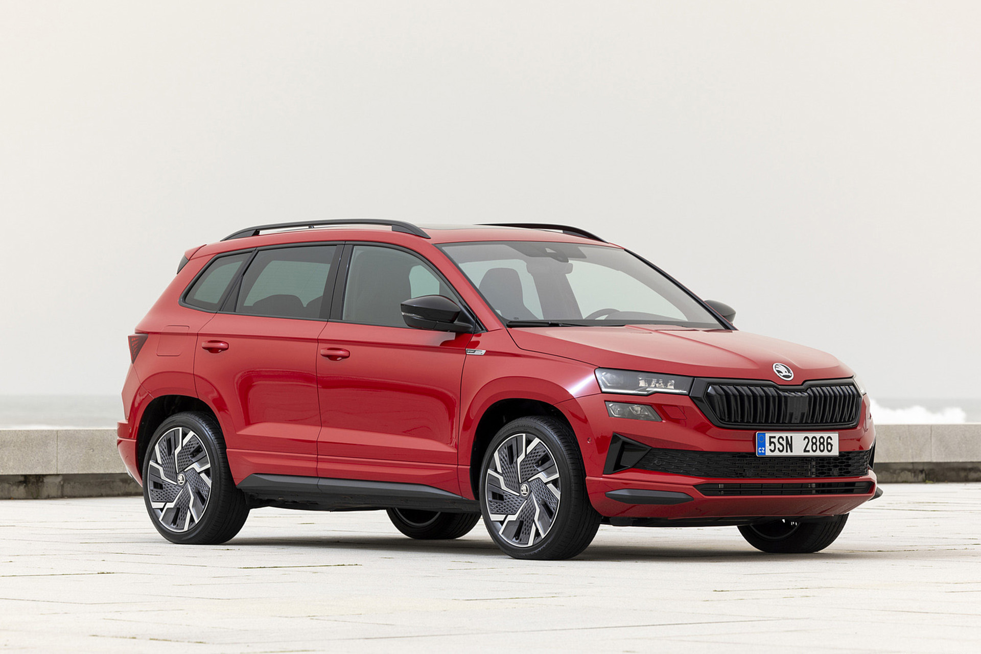 Download 2022 Škoda Karoq Sportline - Front Three-Quarter HD Wallpaper 1920x1280 #32