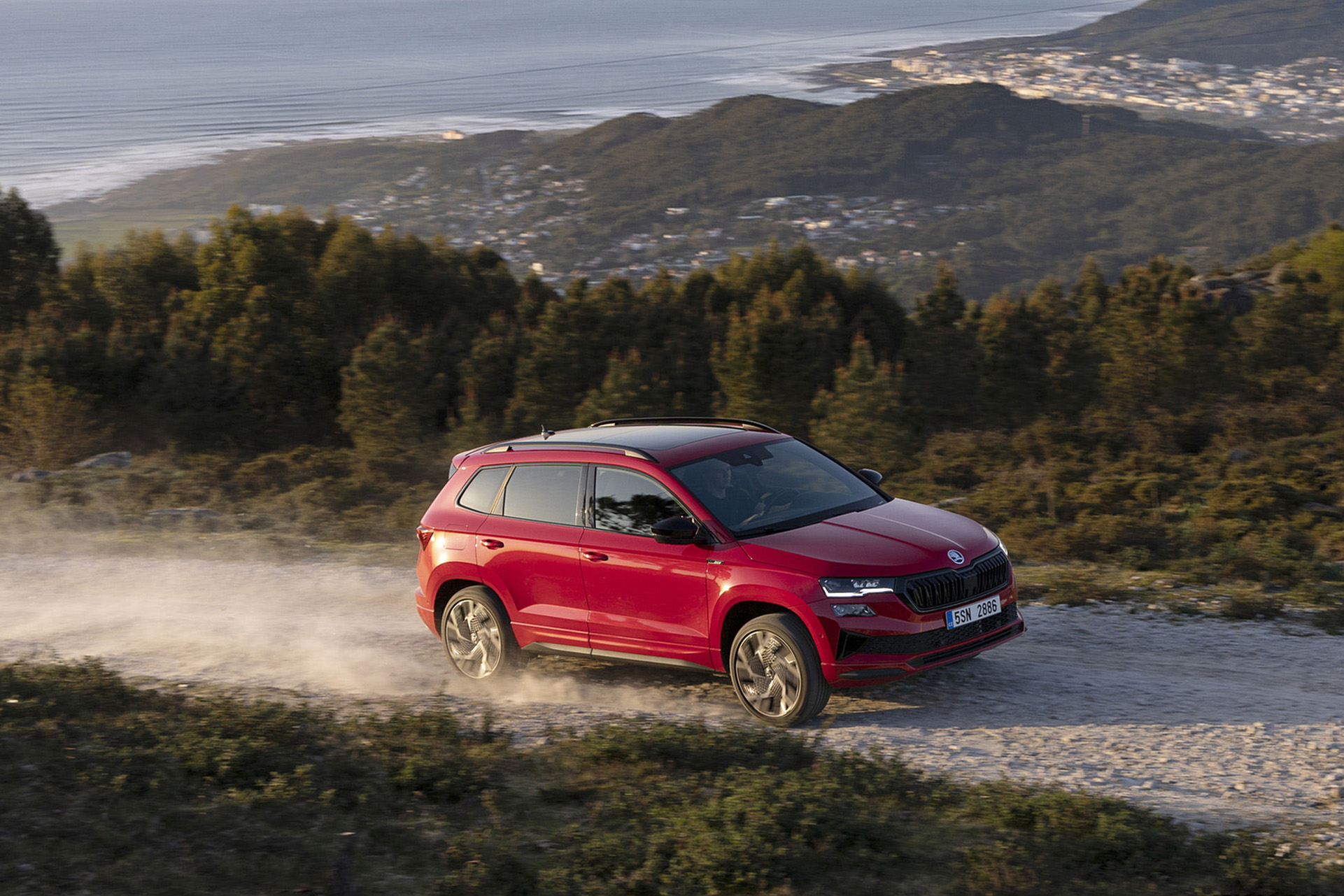 Download 2022 Škoda Karoq Sportline - Front Three-Quarter HD Wallpaper 1921x1281 #15