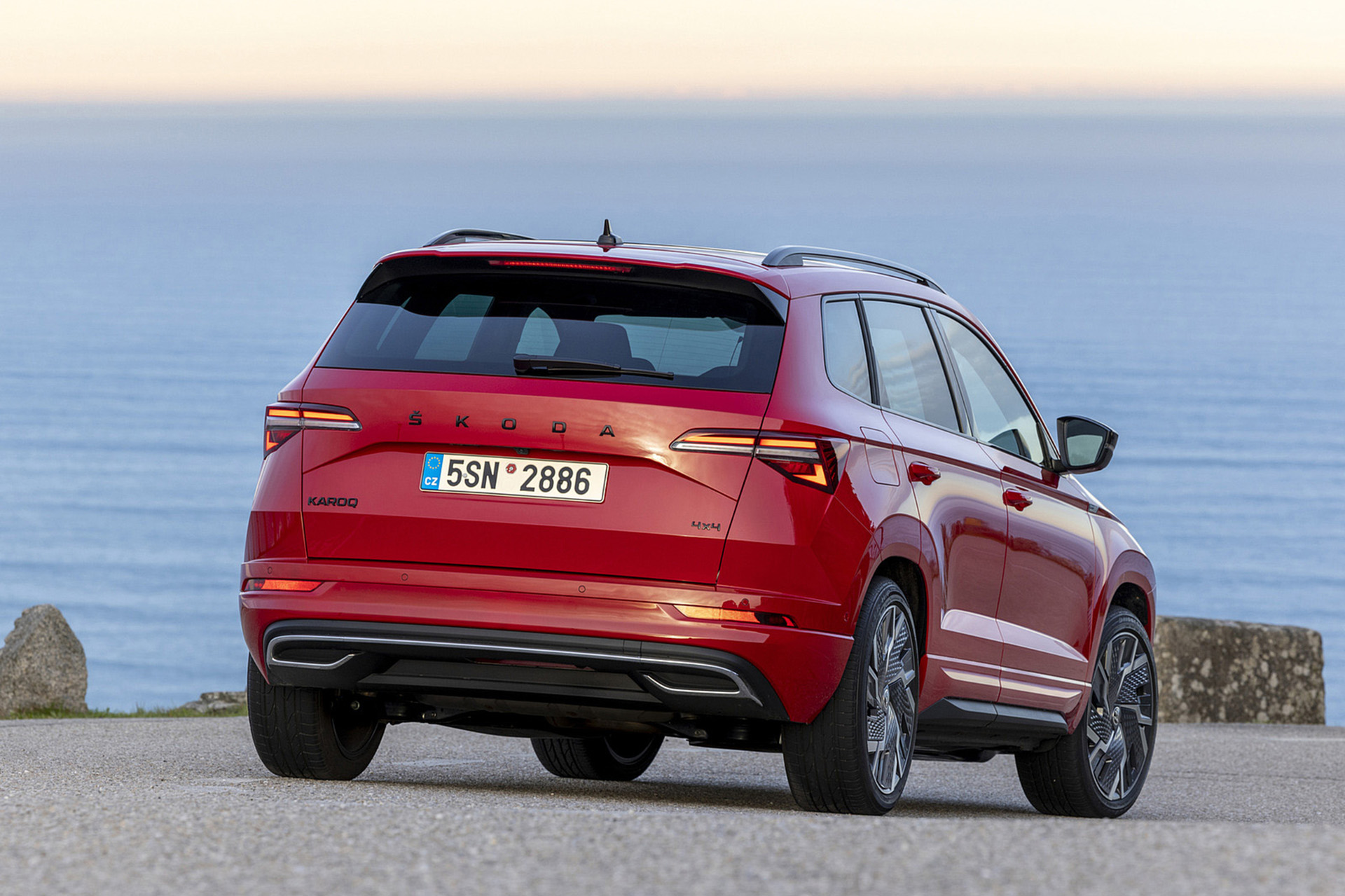 Download 2022 Škoda Karoq Sportline - Rear Three-Quarter HD Wallpaper 1920x1279 #27