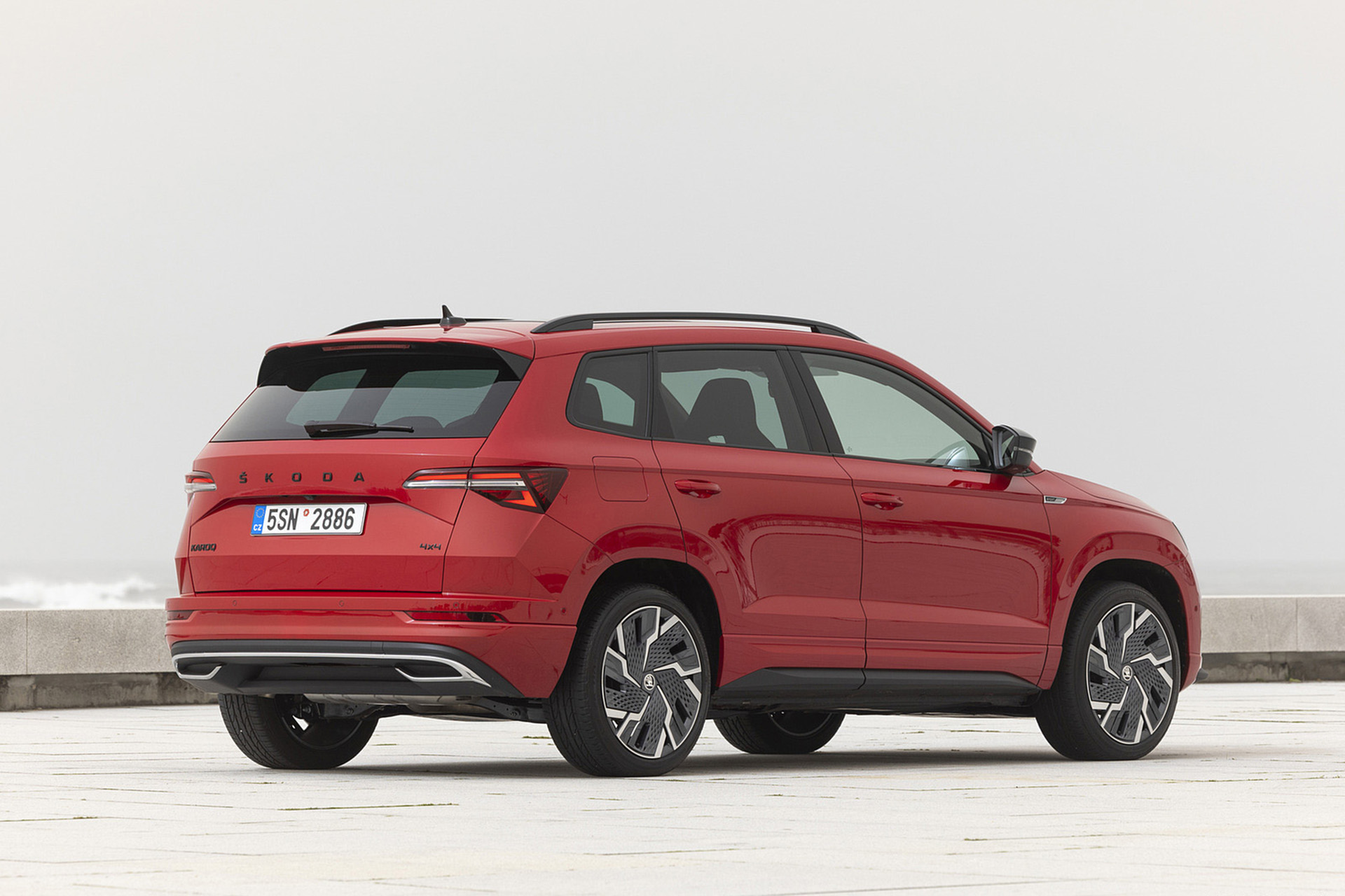 Download 2022 Škoda Karoq Sportline - Rear Three-Quarter HD Wallpaper 1920x1280 #33