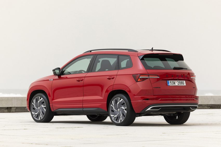 2022 Škoda Karoq Sportline - Rear Three-Quarter Wallpaper 850x567 #37