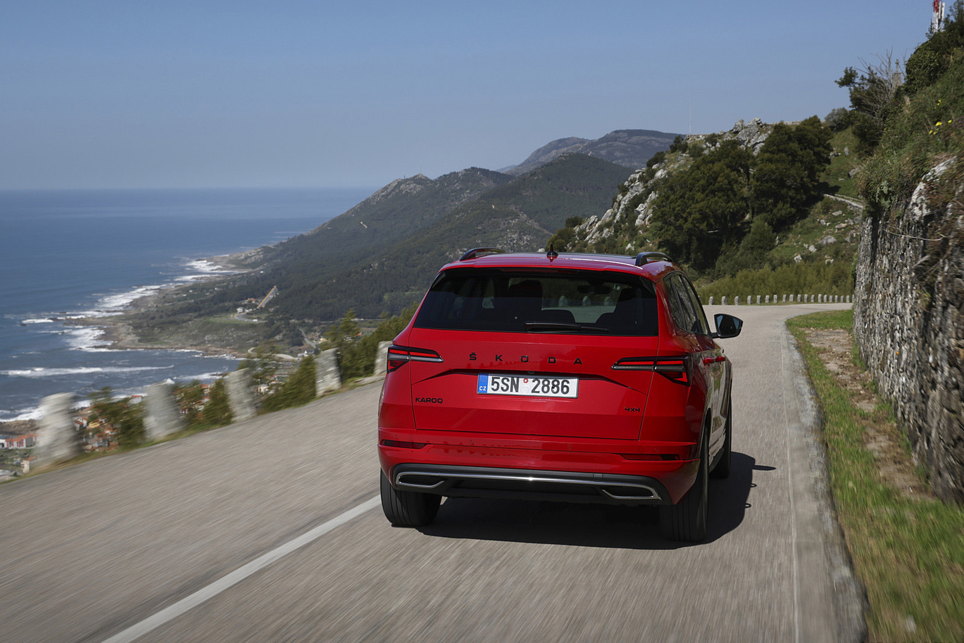 Download 2022 Škoda Karoq Sportline - Rear HD Wallpaper 1921x1281 #10