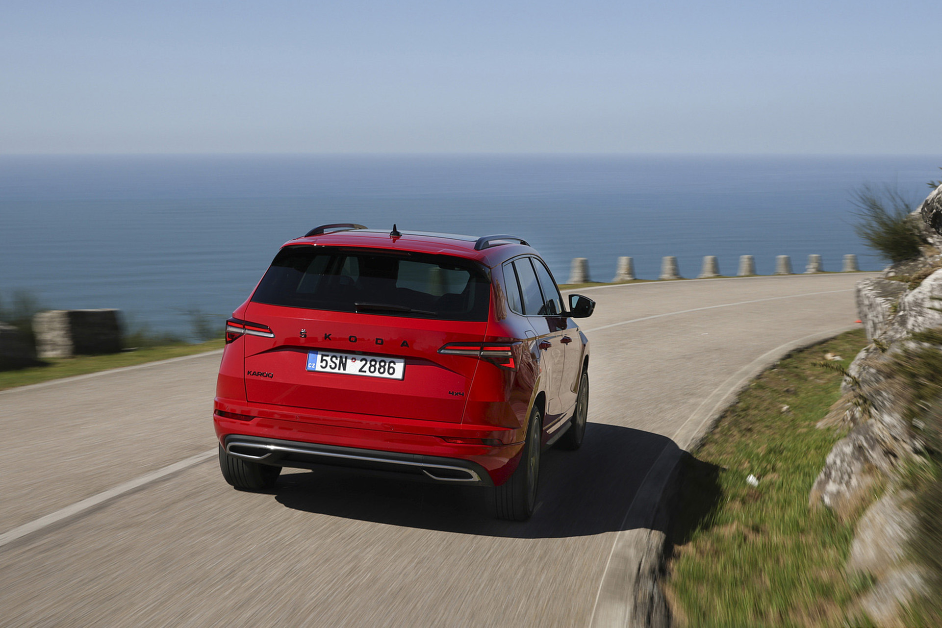 Download 2022 Škoda Karoq Sportline - Rear HD Wallpaper 1921x1281 #11