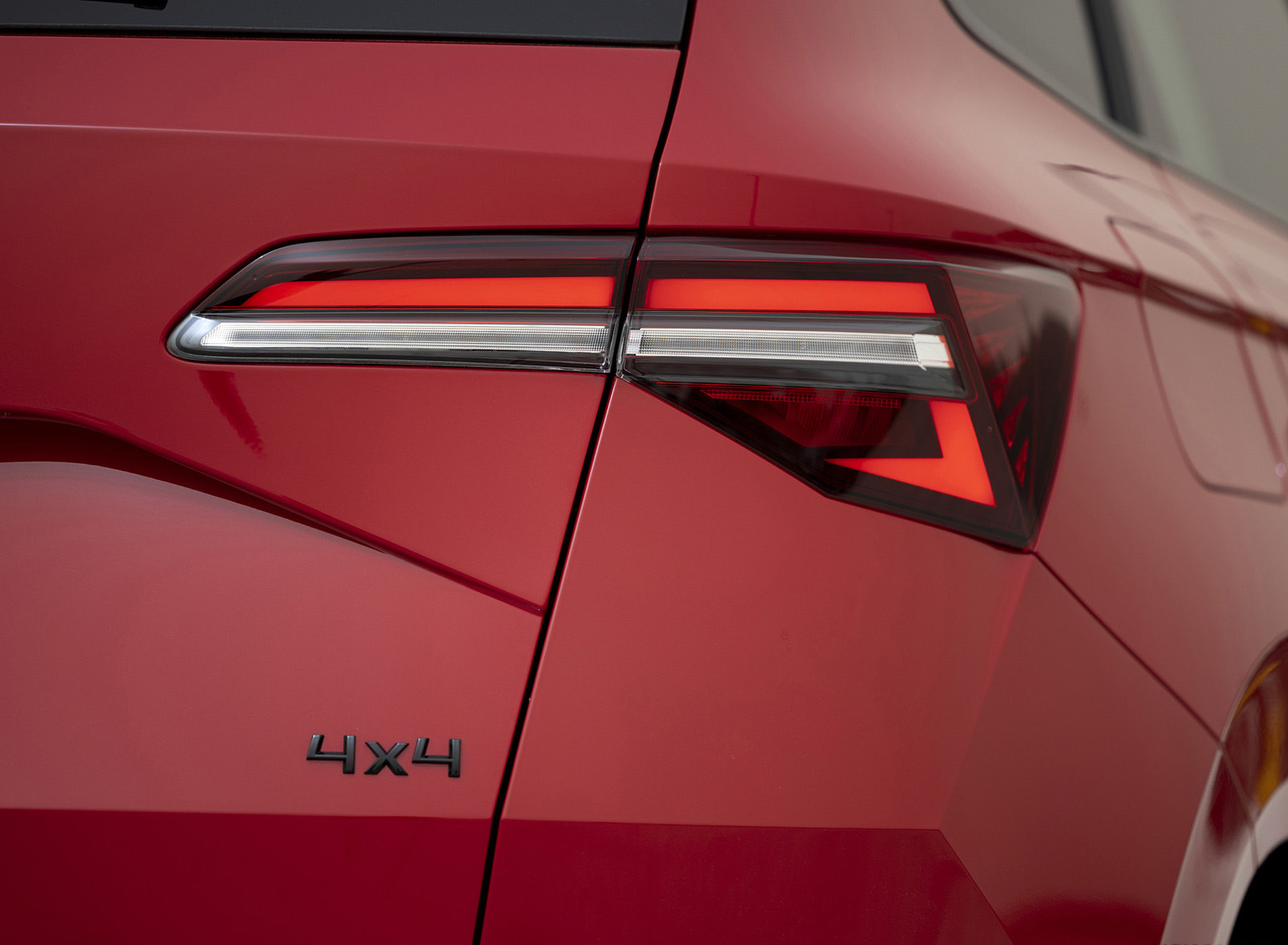 Download 2022 Škoda Karoq Sportline - Tail Light HD Wallpaper 1920x1409 #41