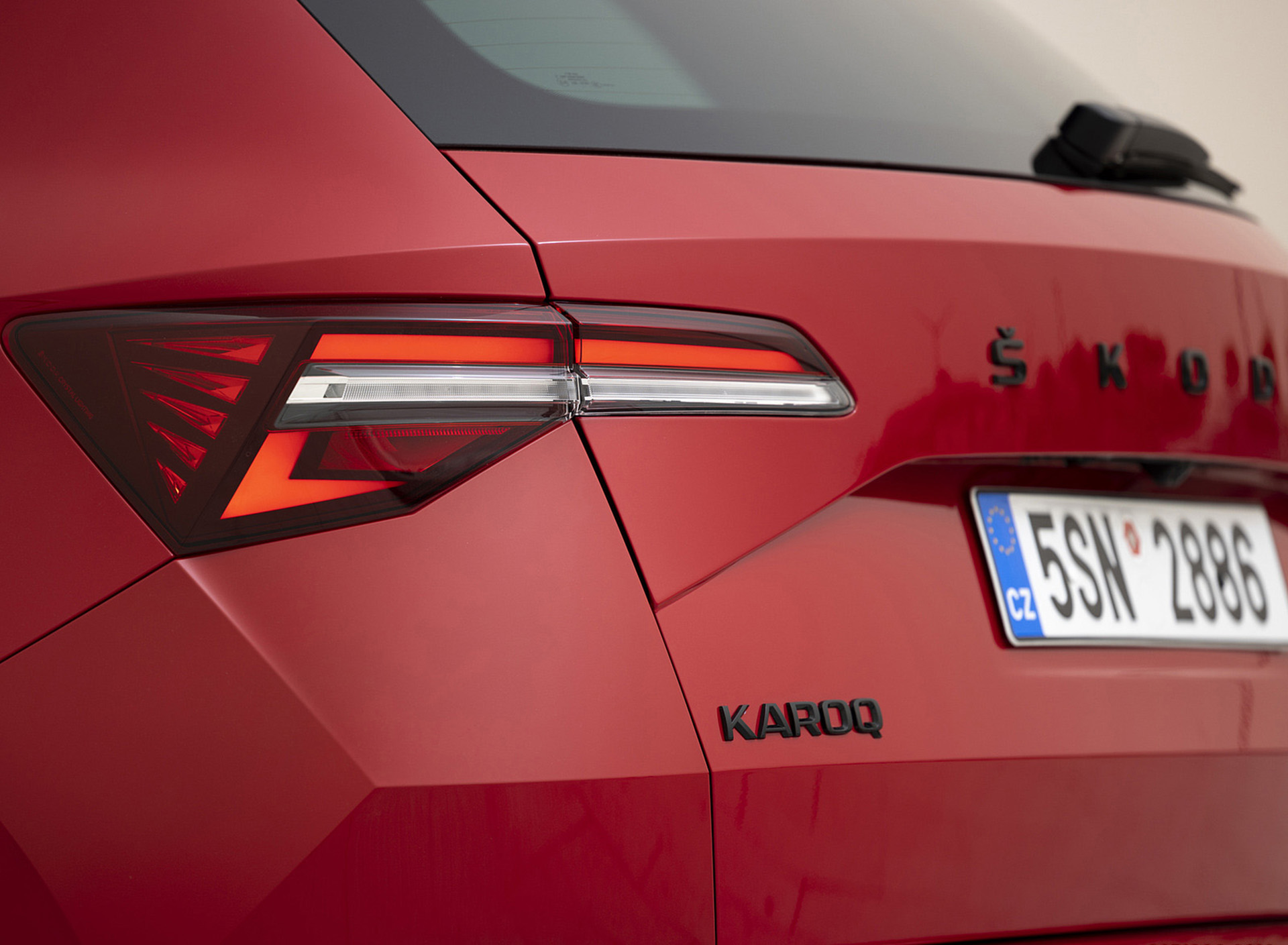 Download 2022 Škoda Karoq Sportline - Tail Light HD Wallpaper 1920x1409 #42
