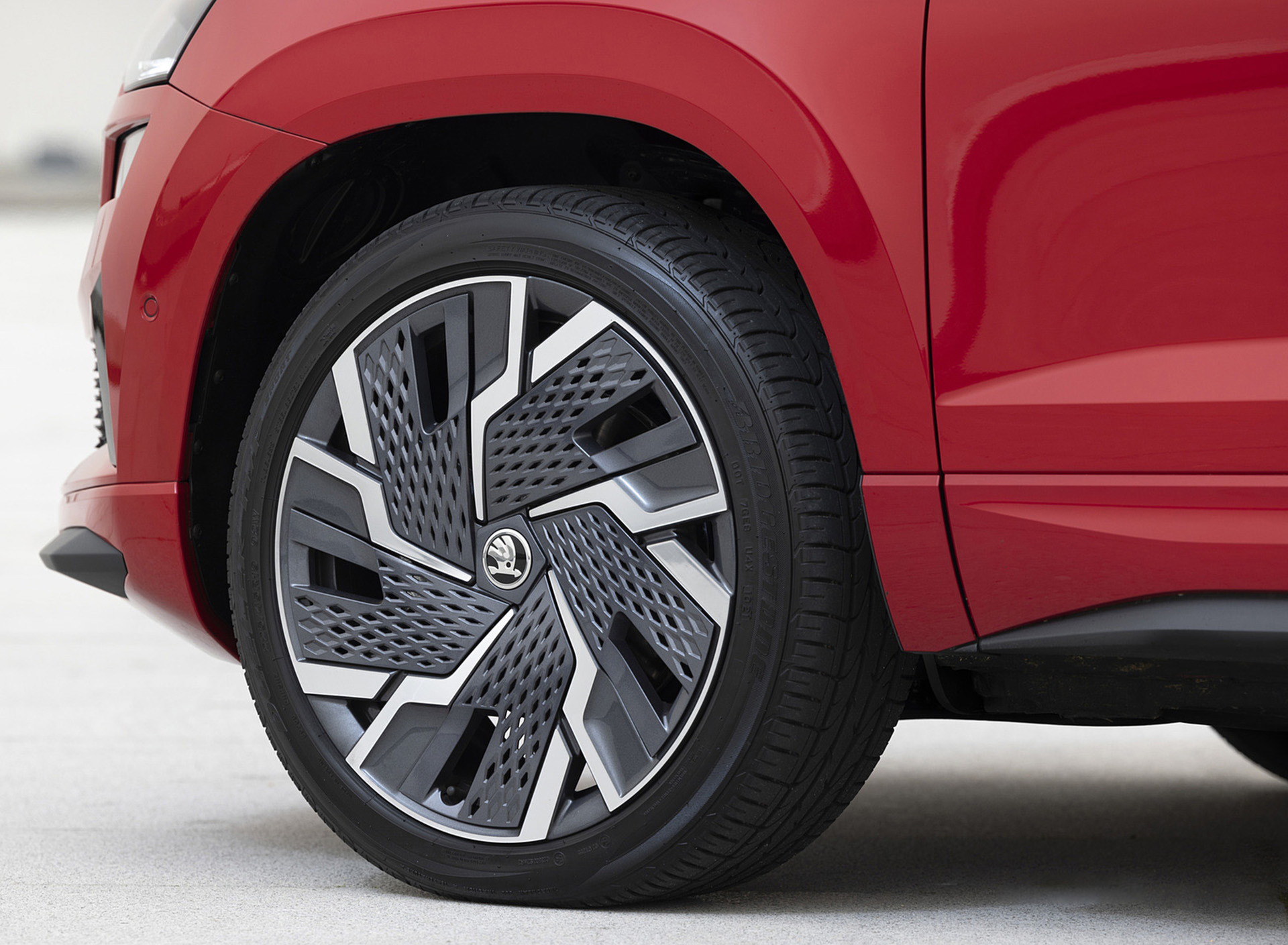 Download 2022 Škoda Karoq Sportline - Wheel HD Wallpaper 1920x1409 #39