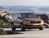 2022 Škoda Karoq Style - Front Three-Quarter Wallpaper 190x150