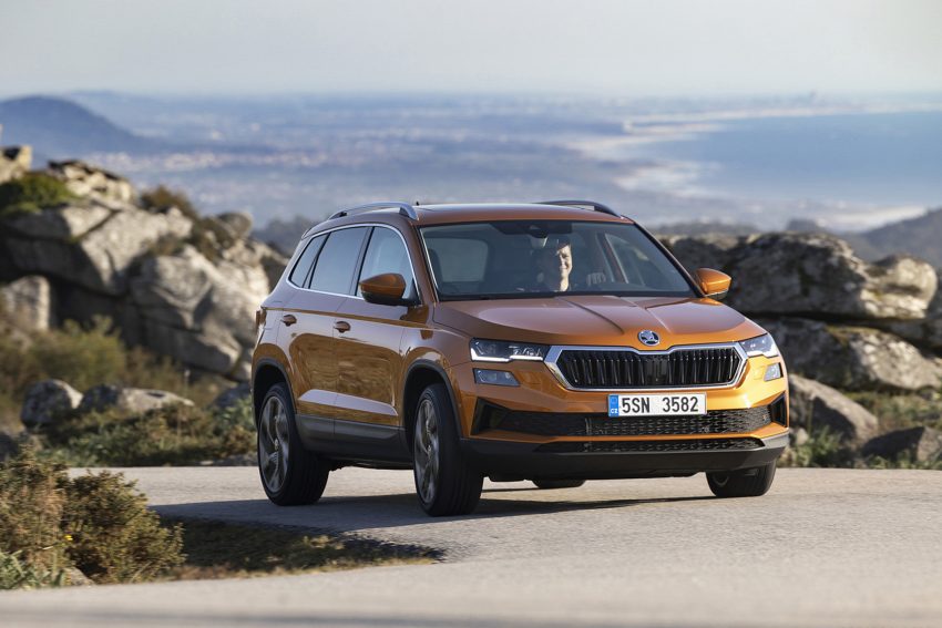 2022 Škoda Karoq Style - Front Three-Quarter Wallpaper 850x567 #27