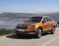 2022 Škoda Karoq Style - Front Three-Quarter Wallpaper 190x150