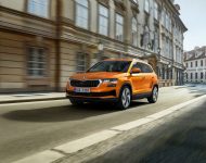 2022 Škoda Karoq Style - Front Three-Quarter Wallpaper 190x150