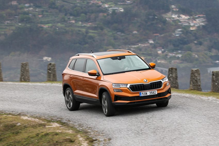 2022 Škoda Karoq Style - Front Three-Quarter Wallpaper 850x567 #37