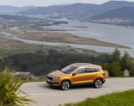 2022 Škoda Karoq Style - Front Three-Quarter Wallpaper 190x150