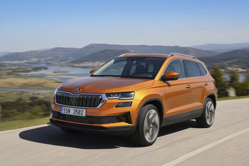2022 Škoda Karoq Style - Front Three-Quarter Wallpaper 850x567 #6