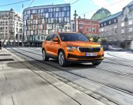 2022 Škoda Karoq Style - Front Three-Quarter Wallpaper 190x150