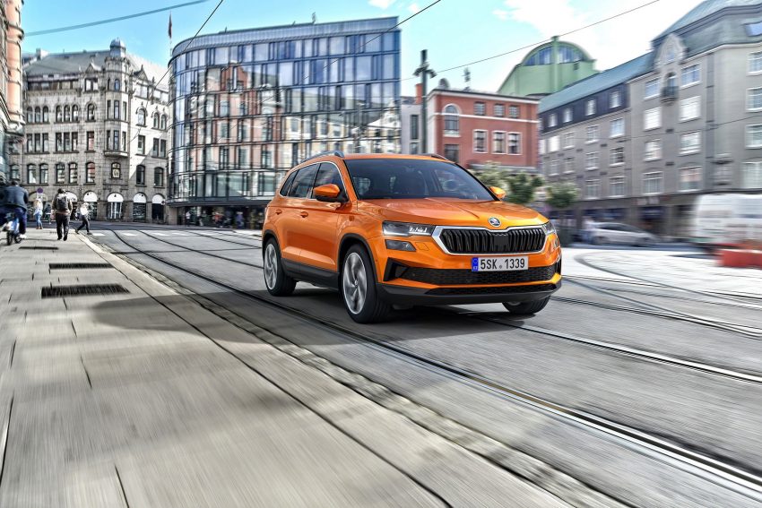 2022 Škoda Karoq Style - Front Three-Quarter Wallpaper 850x567 #1