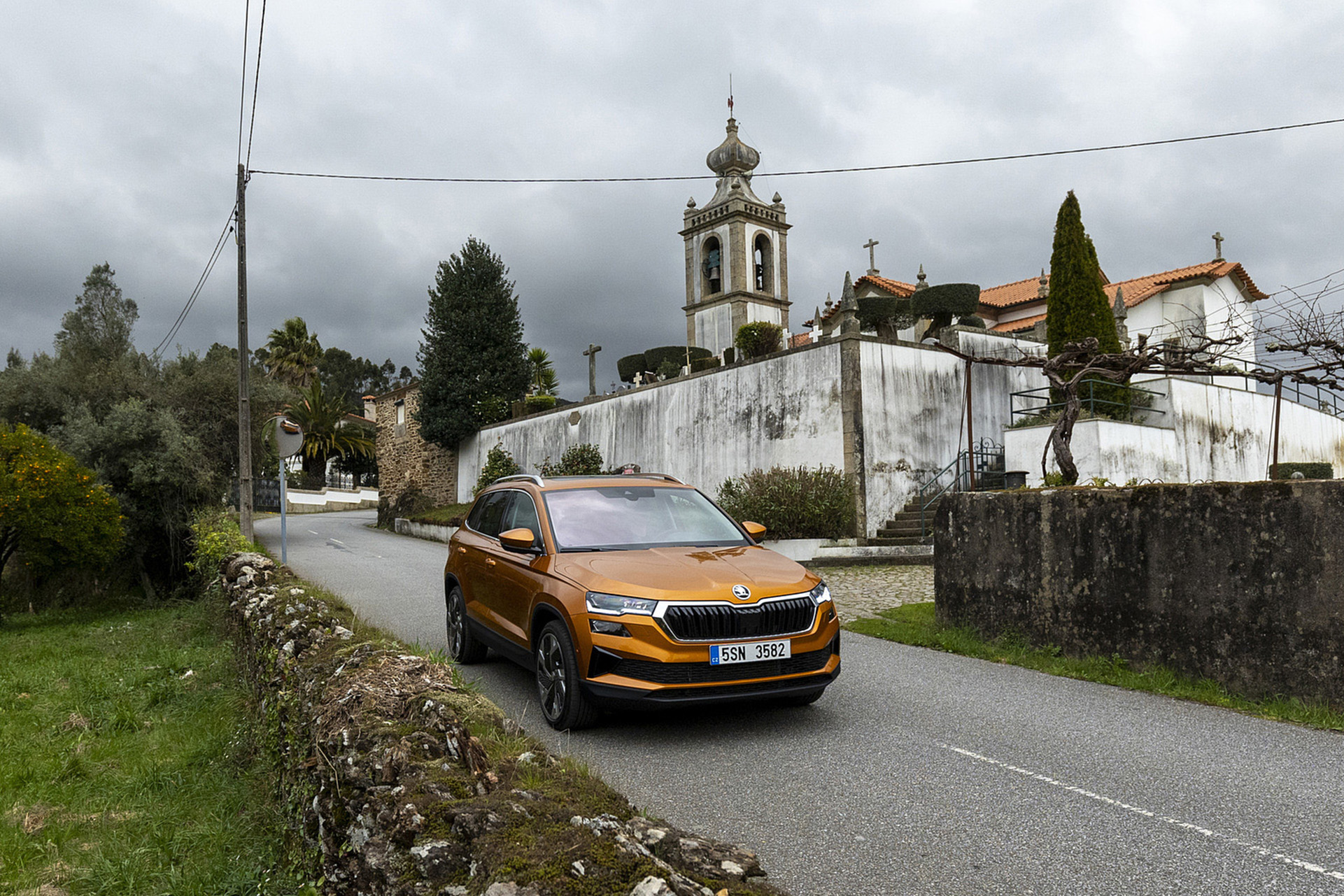 Download 2022 Škoda Karoq Style - Front Three-Quarter HD Wallpaper 1921x1281 #44