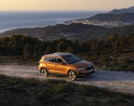 2022 Škoda Karoq Style - Front Three-Quarter Wallpaper 190x150