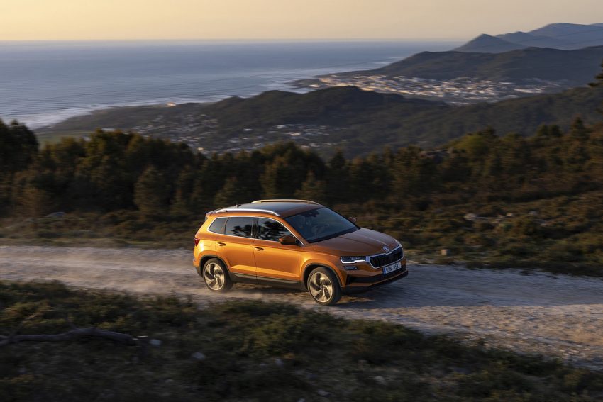 2022 Škoda Karoq Style - Front Three-Quarter Wallpaper 850x567 #33