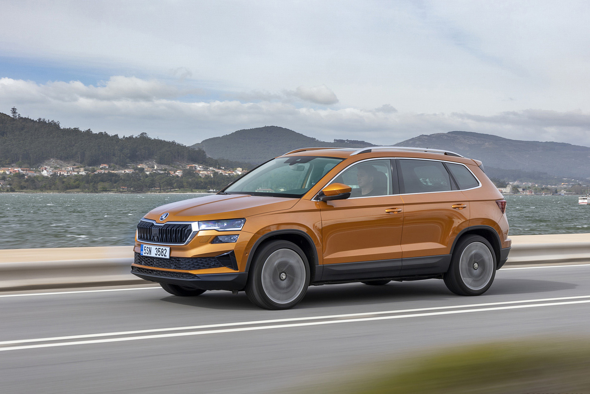 Download 2022 Škoda Karoq Style - Front Three-Quarter HD Wallpaper 1921x1281 #17