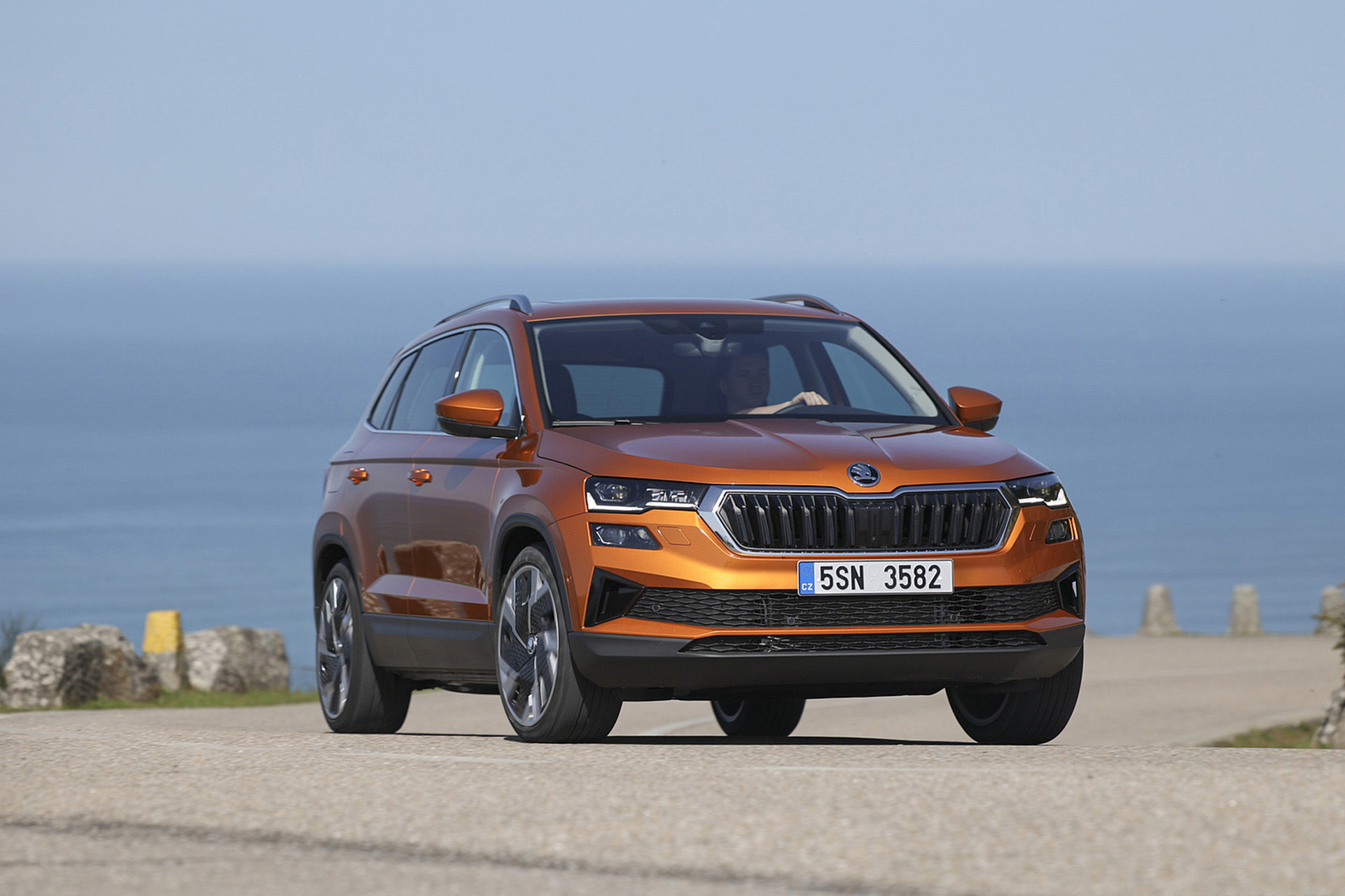 Download 2022 Škoda Karoq Style - Front Three-Quarter HD Wallpaper 1921x1281 #11
