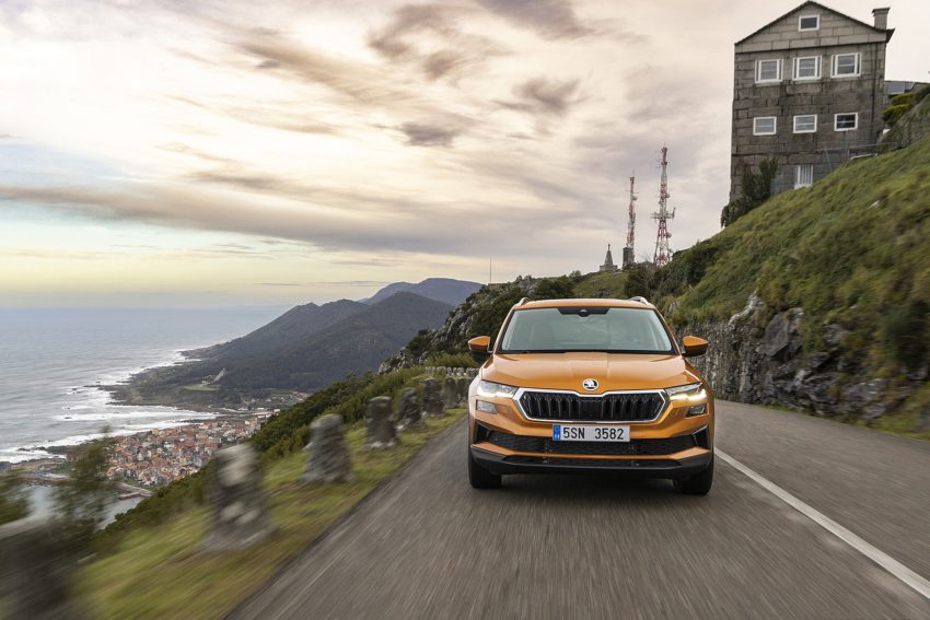 2022 Škoda Karoq Style - Front Wallpaper 850x567 #30