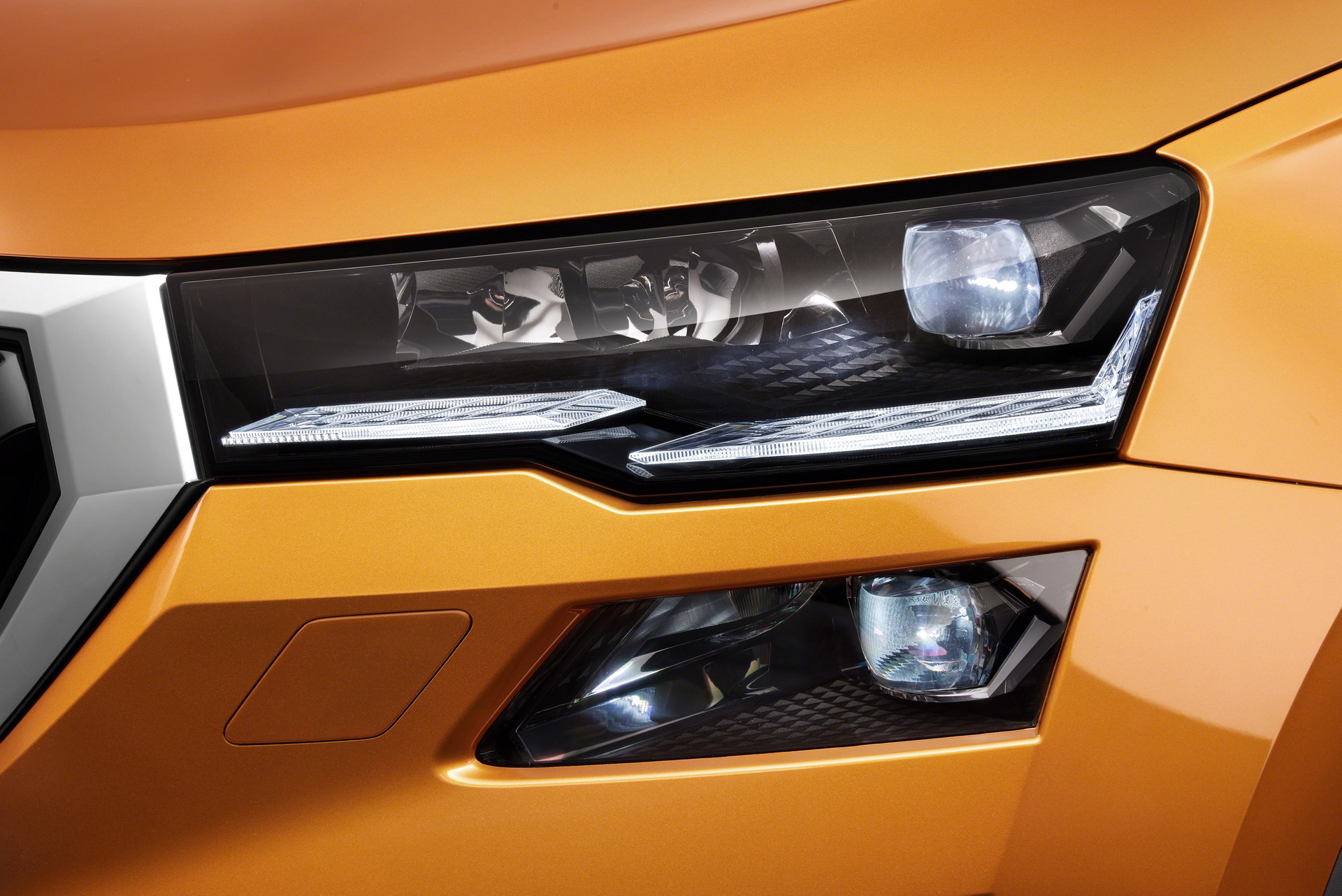 Download 2022 Škoda Karoq Style - Headlight HD Wallpaper 1920x1281 #112