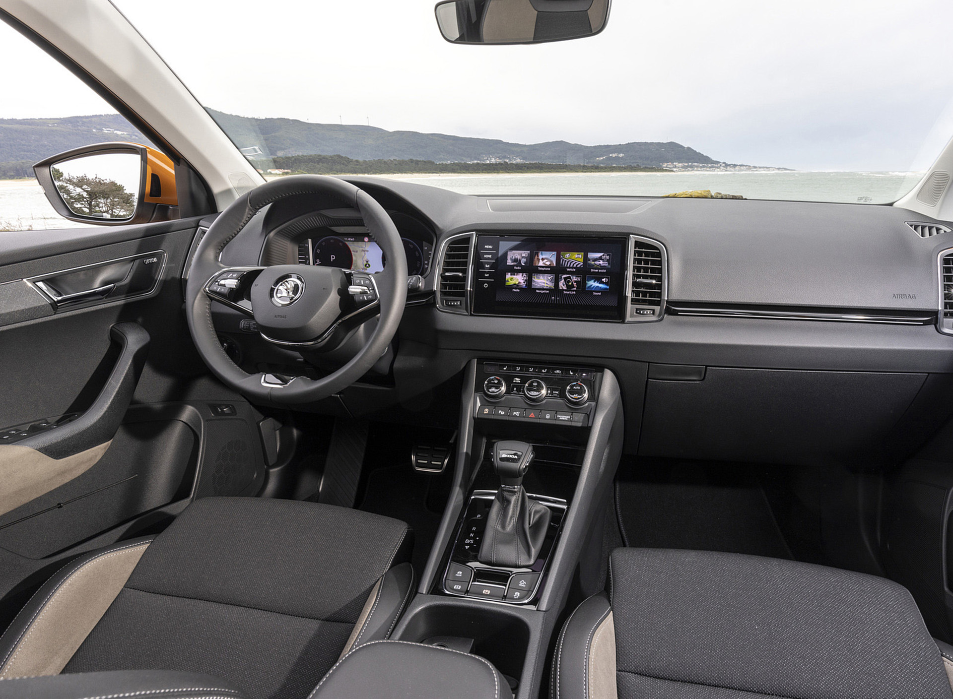 Download 2022 Škoda Karoq Style - Interior, Controls HD Wallpaper 1920x1409 #76