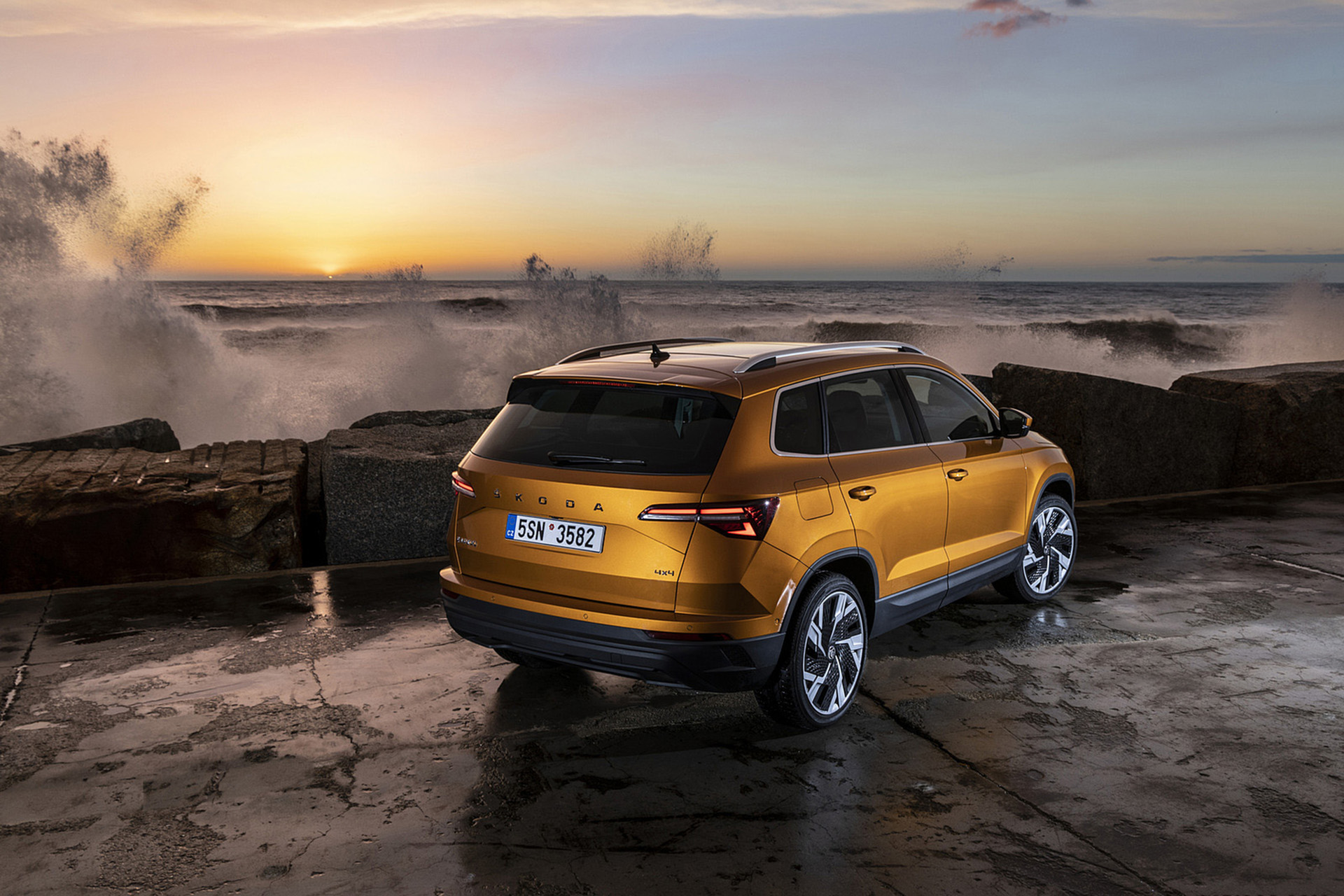 Download 2022 Škoda Karoq Style - Rear Three-Quarter HD Wallpaper 1920x1280 #59