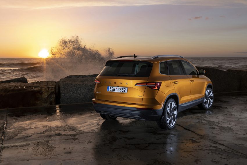 2022 Škoda Karoq Style - Rear Three-Quarter Wallpaper 850x567 #60