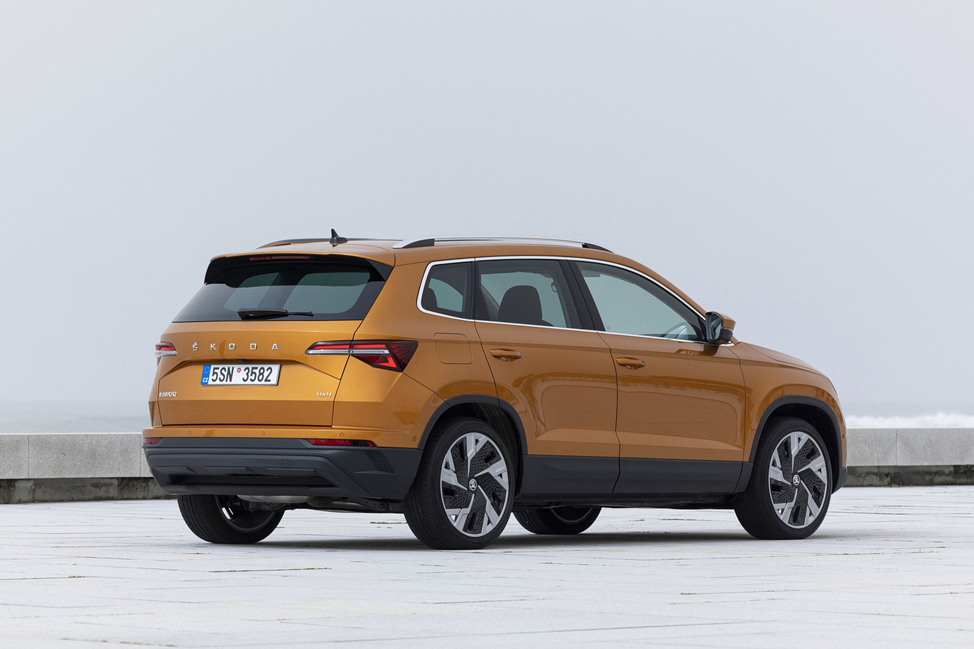 Download 2022 Škoda Karoq Style - Rear Three-Quarter HD Wallpaper 1920x1280 #66