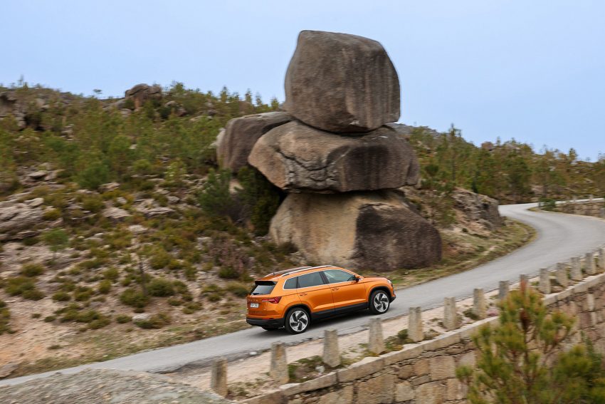 2022 Škoda Karoq Style - Rear Three-Quarter Wallpaper 850x567 #39