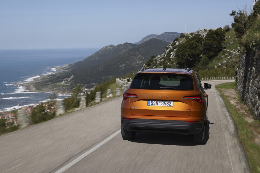 2022 Škoda Karoq Style - Rear Wallpaper 850x567 #14